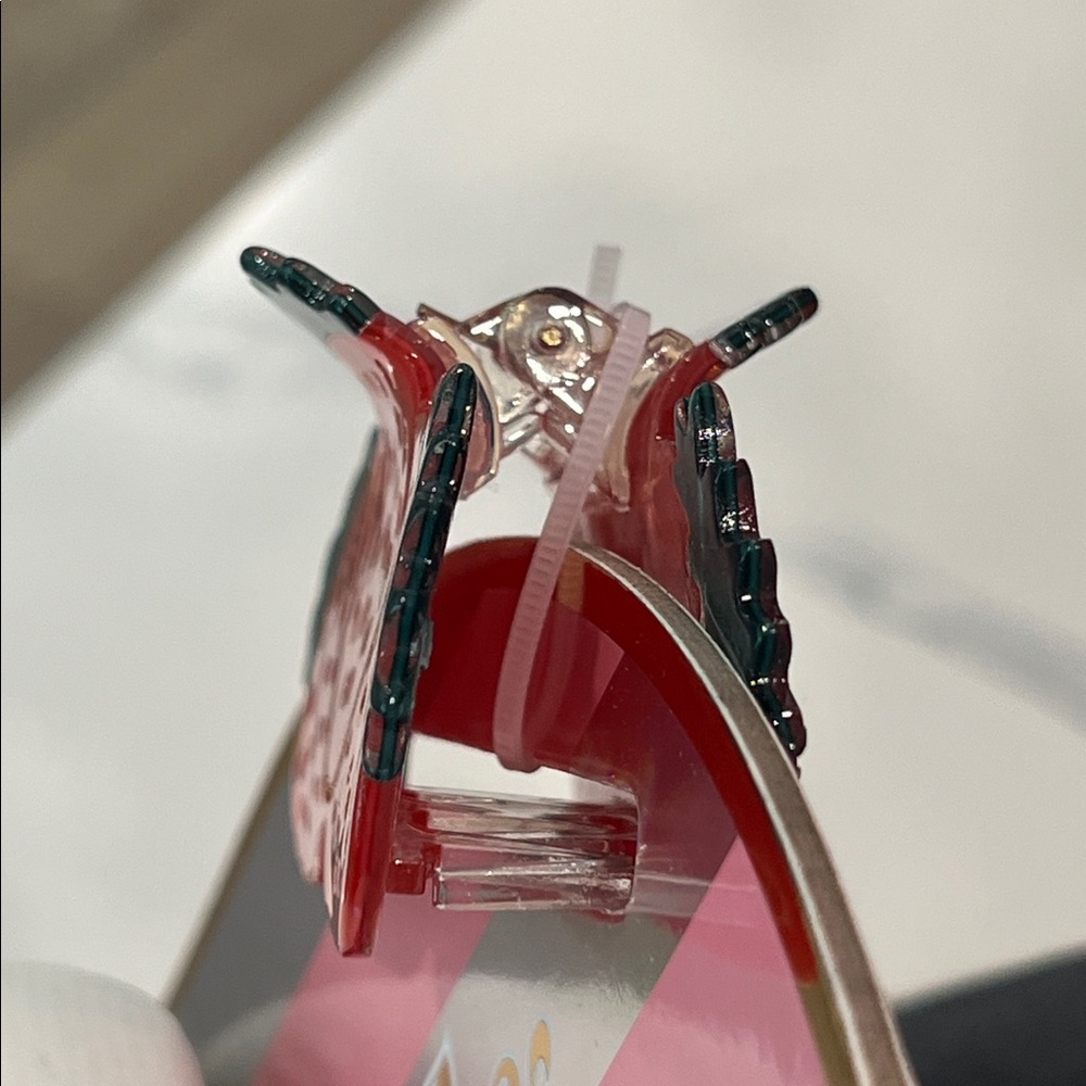 🍓🍓Slippers & Hair🍓Clips!! - Picture 5 of 12
